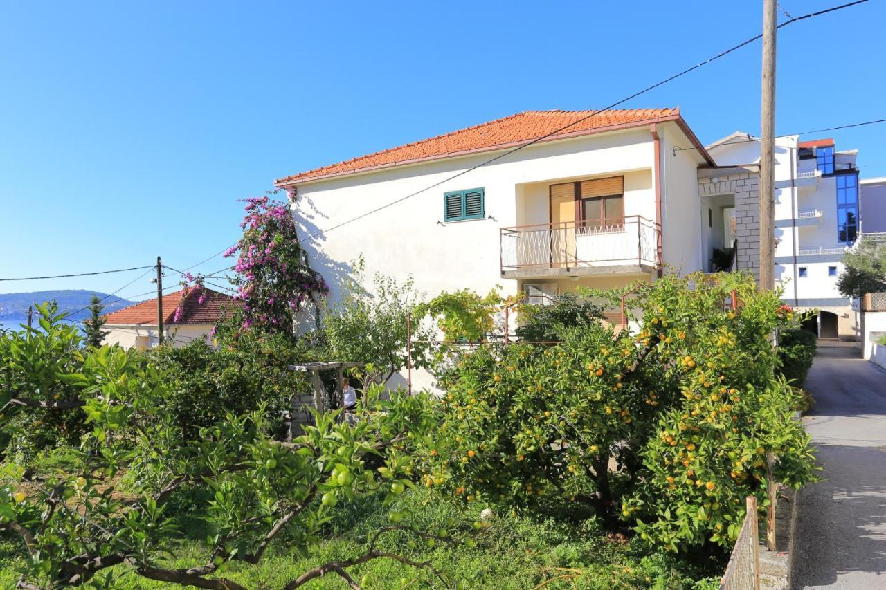 Apartments By The Sea Seget Donji, Trogir - 2029 Екстериор снимка