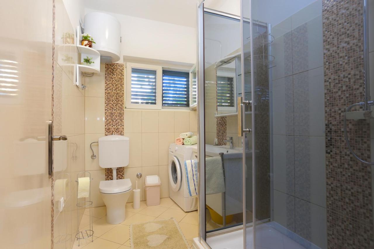 Apartments By The Sea Seget Donji, Trogir - 2029 Екстериор снимка
