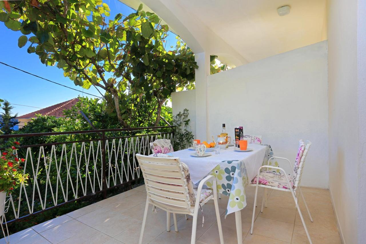 Apartments By The Sea Seget Donji, Trogir - 2029 Екстериор снимка
