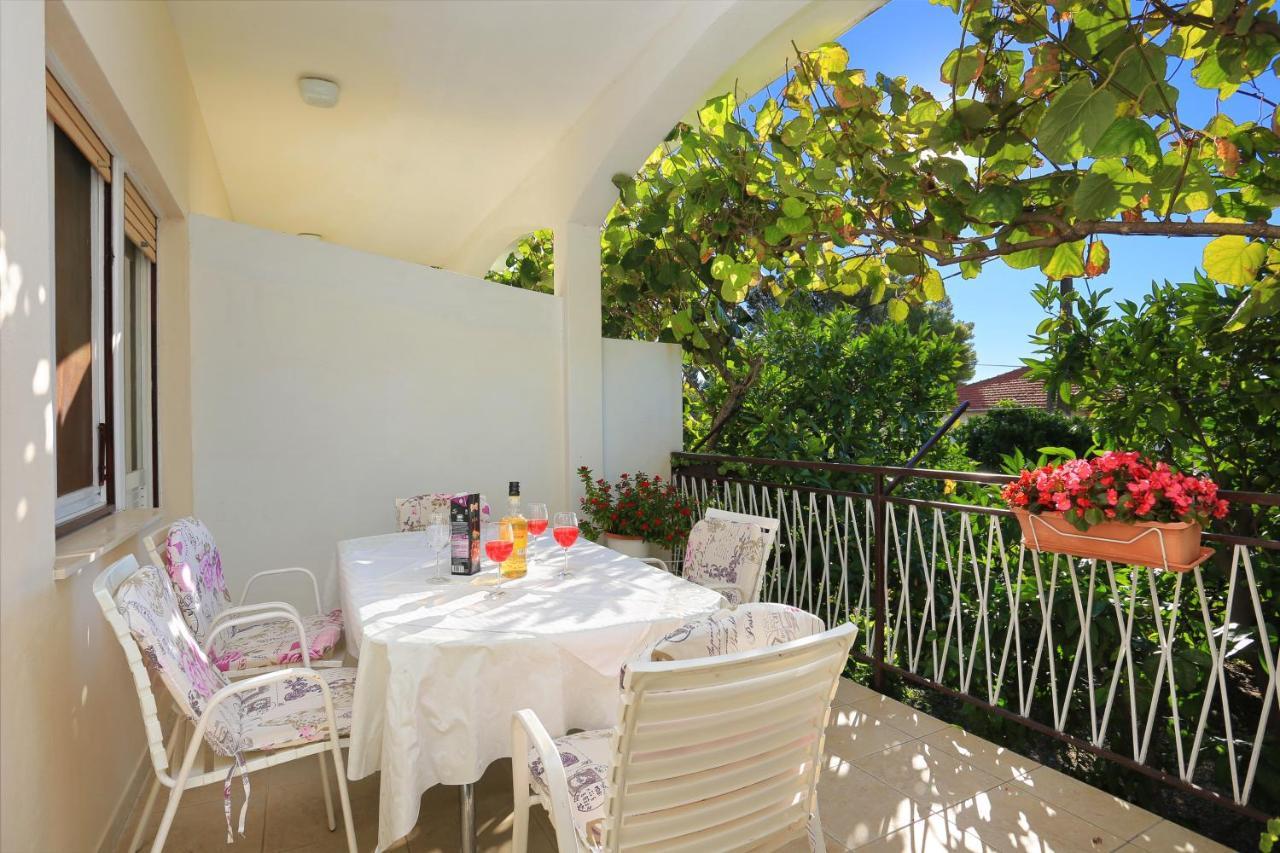 Apartments By The Sea Seget Donji, Trogir - 2029 Екстериор снимка