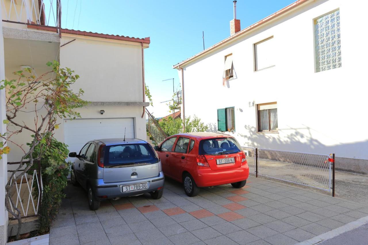 Apartments By The Sea Seget Donji, Trogir - 2029 Екстериор снимка